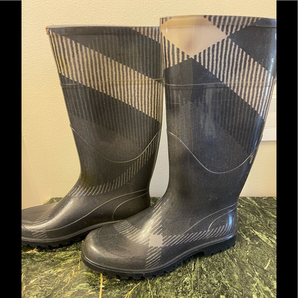 💯 authentic Burberry Rain Boots size 38 - Picture 1 of 6